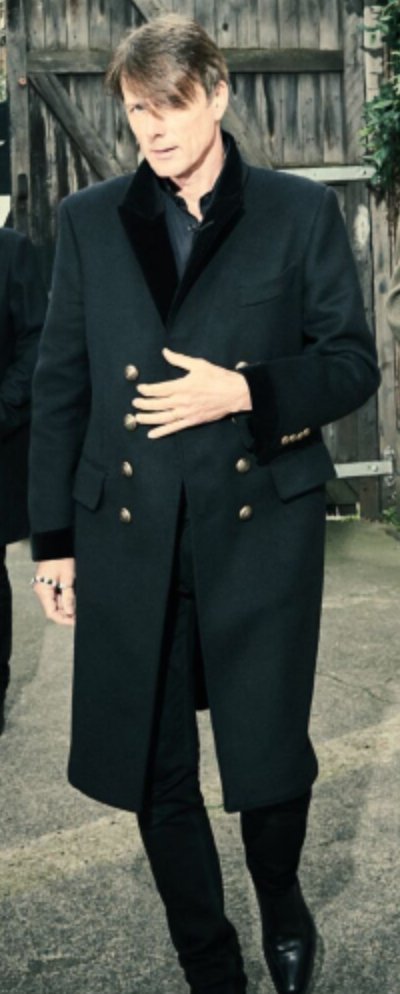 PaleSnowflaque's tweet image. I think I've shared this before but I couldn't find it😂😂😂 This coat Brett wear was from Tom Ford AW 2021 and I guess he got it around 2022