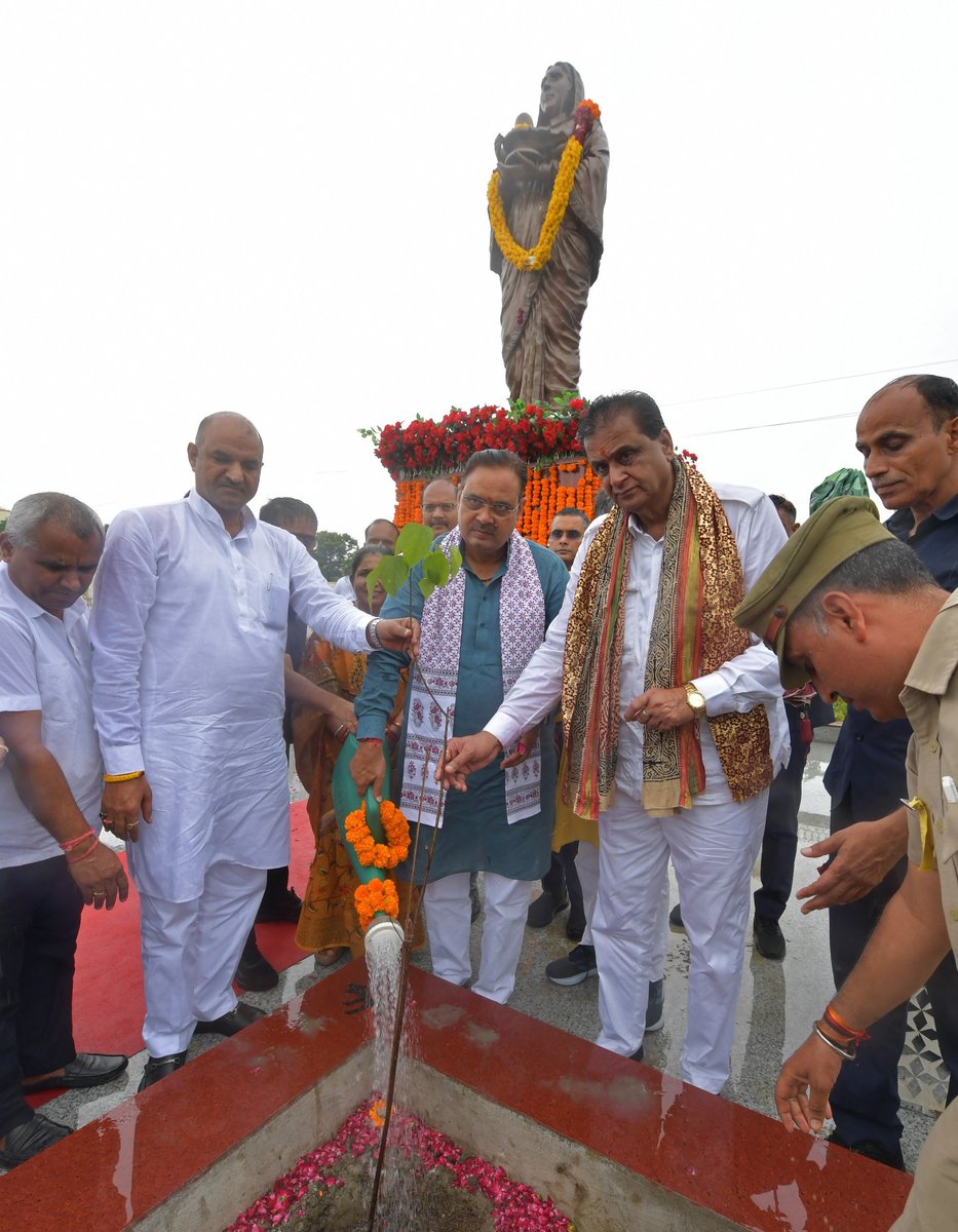 Bhajanlal Sharma (@bhajanlalbjp) on Twitter photo рдирд┐рдореНрдмрд╛рд╣реЗрдбрд╝рд╛ рд╕реНрдерд┐рдд рдХреГрд╖рд┐ рдЙрдкрдЬ рдордВрдбреА рдкрд░рд┐рд╕рд░ рдореЗрдВ рд▓реЛрдХрдорд╛рддрд╛ рджреЗрд╡реА рдЕрд╣рд┐рд▓реНрдпрд╛рдмрд╛рдИ рд╣реЛрд▓реНрдХрд░ рдЬреА рдХреА рдкреНрд░рддрд┐рдорд╛ рдХрд╛ рдЕрдирд╛рд╡рд░рдг рдХрд░ рдкрд░рд┐рд╕рд░ рдореЗрдВ рдкреМрдзрд╛рд░реЛрдкрдг рдХрд┐рдпрд╛ред рдирд┐рдореНрдмрд╛рд╣реЗрдбрд╝рд╛ рд╕реНрдерд┐рдд рдХреГрд╖рд┐ рдЙрдкрдЬ рдордВрдбреА рдкрд░рд┐рд╕рд░ рдореЗрдВ рд▓реЛрдХрдорд╛рддрд╛ рджреЗрд╡реА рдЕрд╣рд┐рд▓реНрдпрд╛рдмрд╛рдИ рд╣реЛрд▓реНрдХрд░ рдЬреА рдХреА рдкреНрд░рддрд┐рдорд╛ рдХрд╛ рдЕрдирд╛рд╡рд░рдг рдХрд░ рдкрд░рд┐рд╕рд░ рдореЗрдВ рдкреМрдзрд╛рд░реЛрдкрдг рдХрд┐рдпрд╛ред