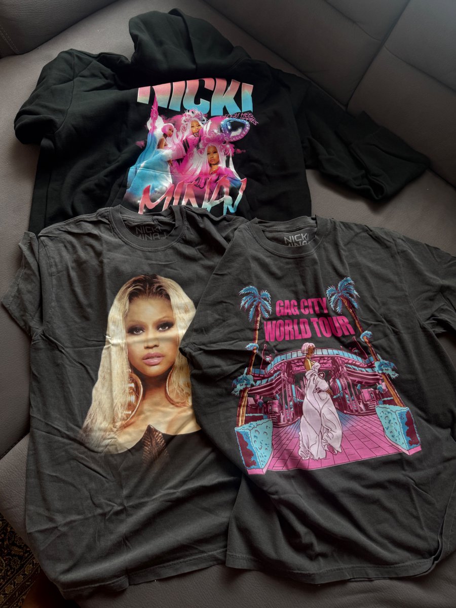 annie_sibbs's tweet photo. Look what came in the mail today ππ Thank you so much @NICKIMINAJ π #nickitrivia #WinnerWinnerWinner https://t.co/NsF4mzvTD7