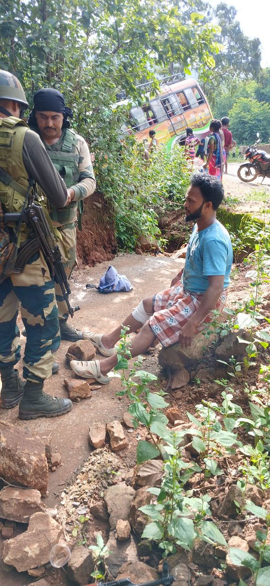 RehemanMustaq's tweet photo. Hats off to BSF personnel of 116 BN in Kandhamal!
Their quick thinking &amp; fast action saved many lives in Gobarnala after a tragic accident.
True protectors, even off the battlefield. 👏
#BSFOdisha
#Kandhamal
#พายุวิภา
#TejRan
#bb27 https://t.co/1ZfBkgjEP7