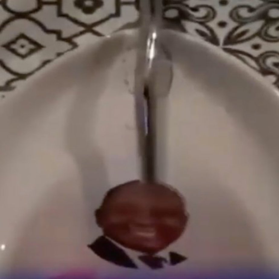 UBGK12's tweet image. According to the media.
Pissing on pictures of black politicians = racist. β
Shouting about killing white people = justice. β