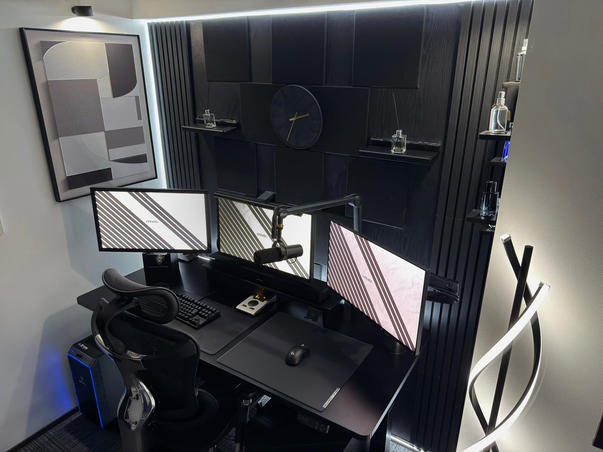 Chloe_desk's tweet image. 🖤&amp;amp;🤍
#desksetup