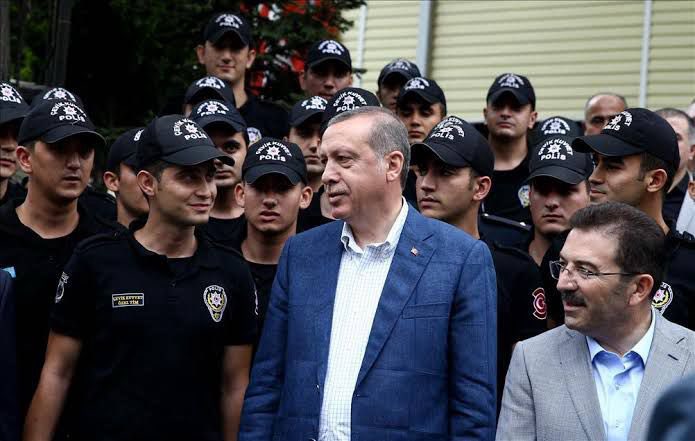 galip6390's tweet photo. Sayın Cumhurbaşkanımız Recep Tayyip ERDOĞAN, bu vatanın öz evlatlarına bekledikleri haberi akşam Gölbaşı Yerleşkesi’nde verecektir…
@RTErdogan 
 #PolisHaberBekliyor https://t.co/XD1Ih7tDS3