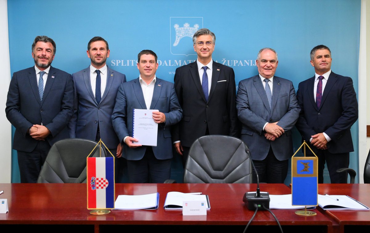 AndrejPlenkovic's tweet image. Sa županom Blaženkom Bobanom nastavljamo voditi kvalitetnu suradnju i u 3. uzastopnom mandatu — na dobrobit Splitsko-dalmatinske županije. Prioritet je dovršetak ključnih infrastrukturnih projekata kako bismo bolje prometno povezali i rasteretili SDŽ.
Razgovarali smo i o…