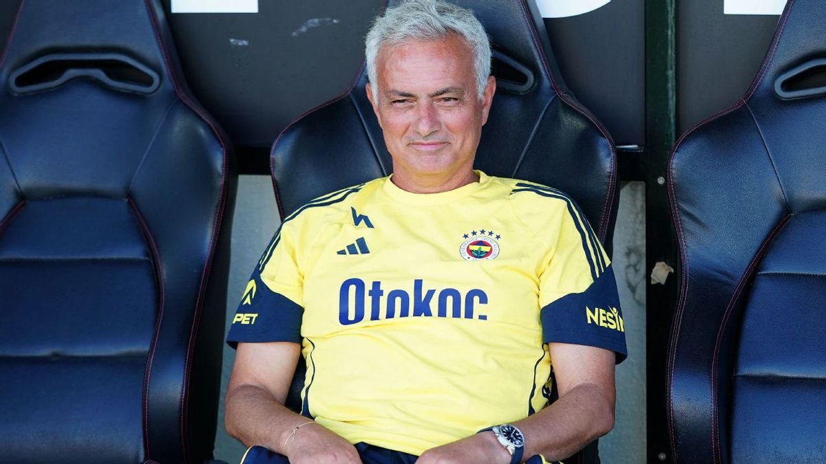 FootballTalkHQ's tweet image. 🗣️ Jose Mourinho: "It used to be believed that whoever won the most was the best, but that's no longer the case. Now, whoever creates the most perceptions is the best.
There are coaches who try things that don't work and fail, but they say, 'I died with my idea.' If you die…
