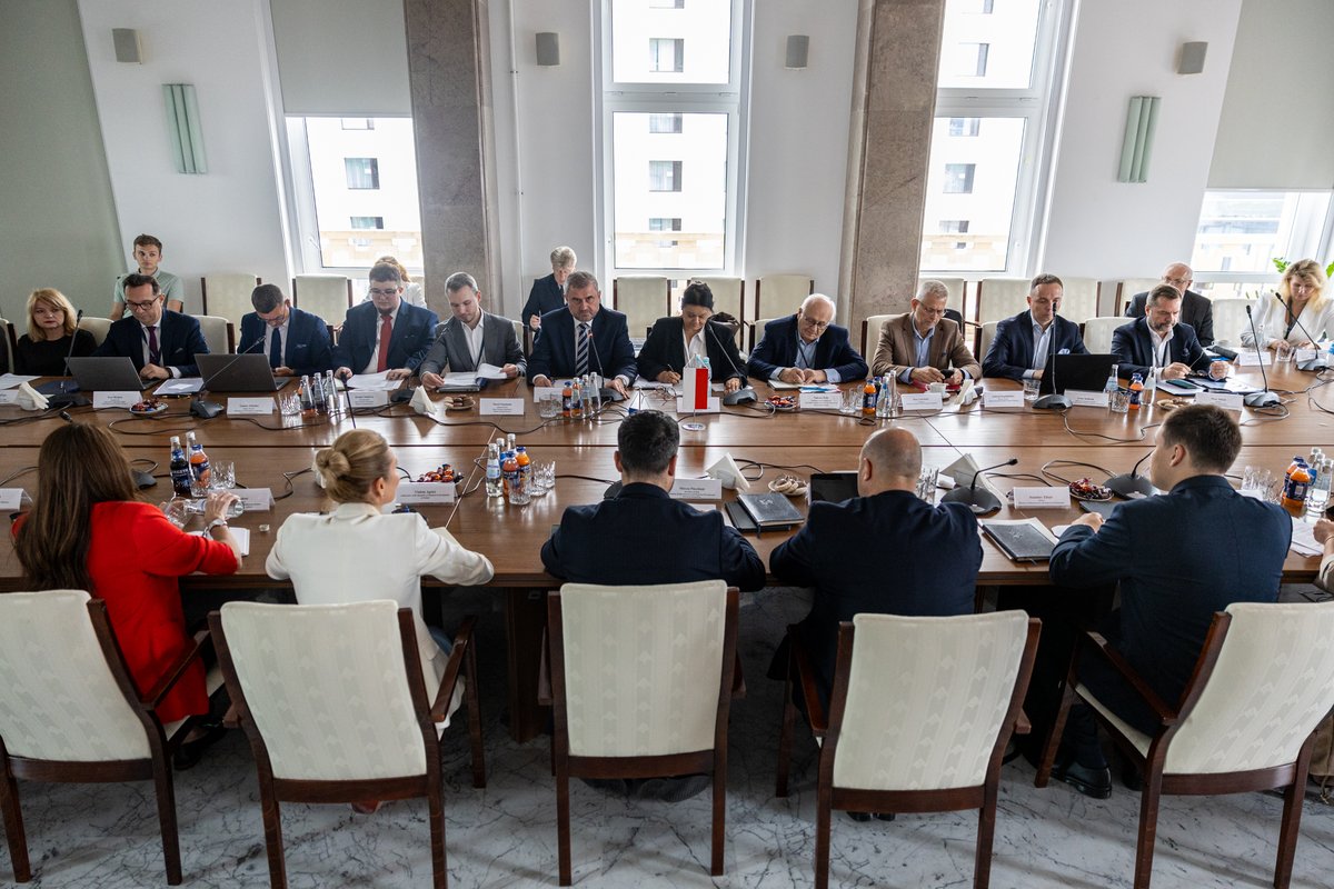 MI_GOV_PL's tweet image. Rozmawialiśmy o współpracy Polski i Mołdawii w zakresie międzynarodowych przewozów drogowych oraz o akcesji Mołdawii do UE.
👥 Główne tematy spotkania:
✅Ustalenie puli zezwoleń na przewozy wykonywane przez przewoźników drogowych obu naszych państw
✅Podniesienie norm…
