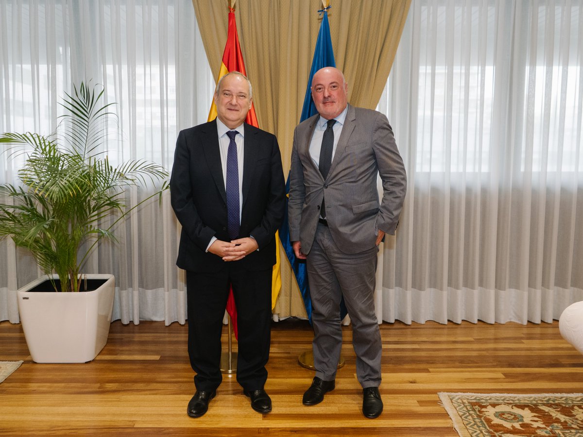 minturgob's tweet image. 📚@jordihereub recibe en el @minturgob a una delegación de la Federación de Gremios de Editores de España (@FGEEenlinea), un sector industrial resiliente que ha logrado recuperar los 3.000 M€ de facturación previos a la crisis de 2008.