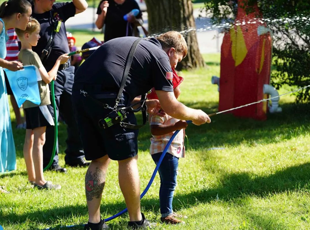 jemsconnect's tweet image. EMS: See trauma. Clock out. Turn on the news. See more trauma.
Parenting: Try not to let your kid absorb any of it.
Twist: Your kid might be better at handling it than you.
👇 Read this perspective from the front lines:
ow.ly/agrm50WtSWA