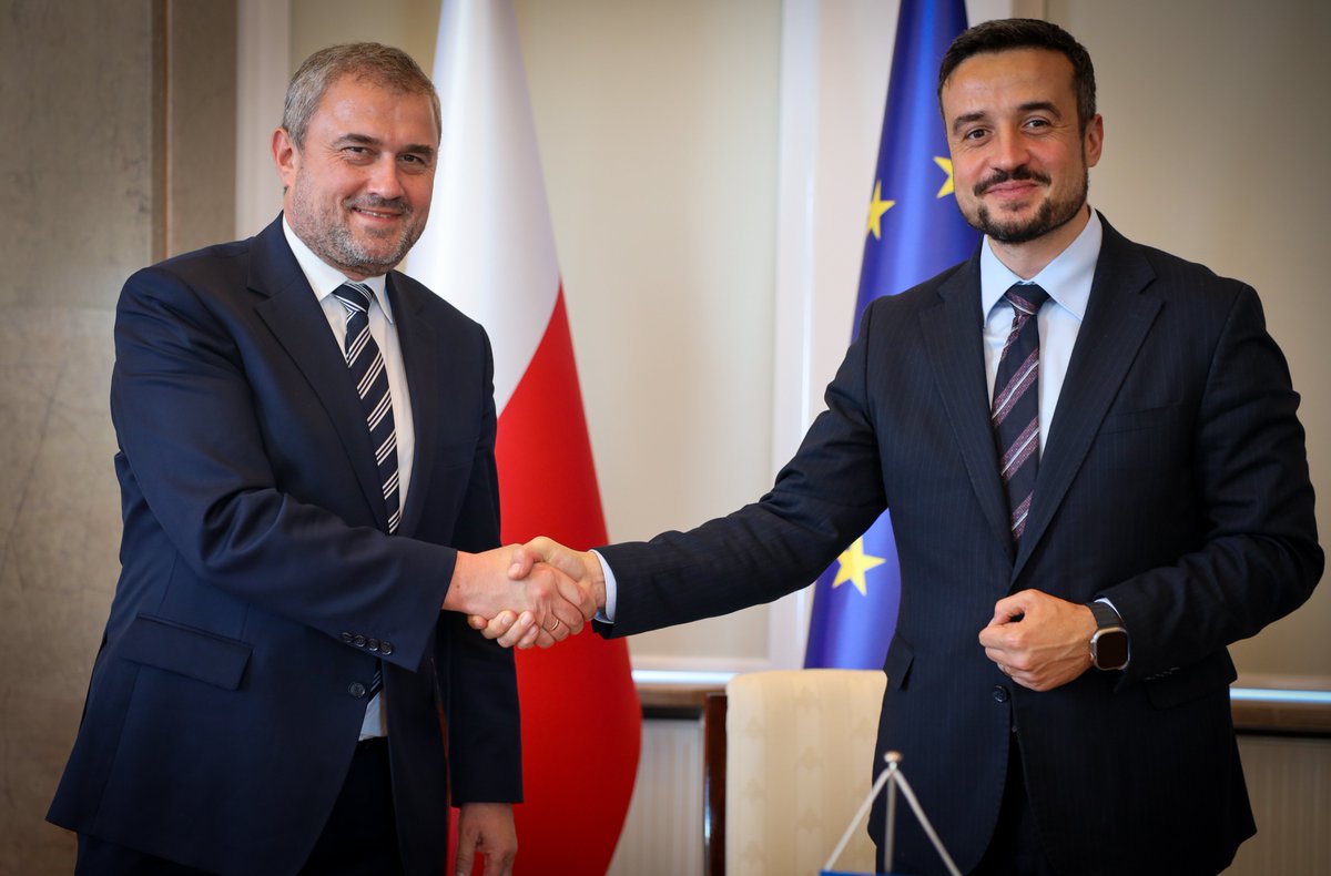MI_GOV_PL's tweet image. Rozmawialiśmy o współpracy Polski i Mołdawii w zakresie międzynarodowych przewozów drogowych oraz o akcesji Mołdawii do UE.
👥 Główne tematy spotkania:
✅Ustalenie puli zezwoleń na przewozy wykonywane przez przewoźników drogowych obu naszych państw
✅Podniesienie norm…