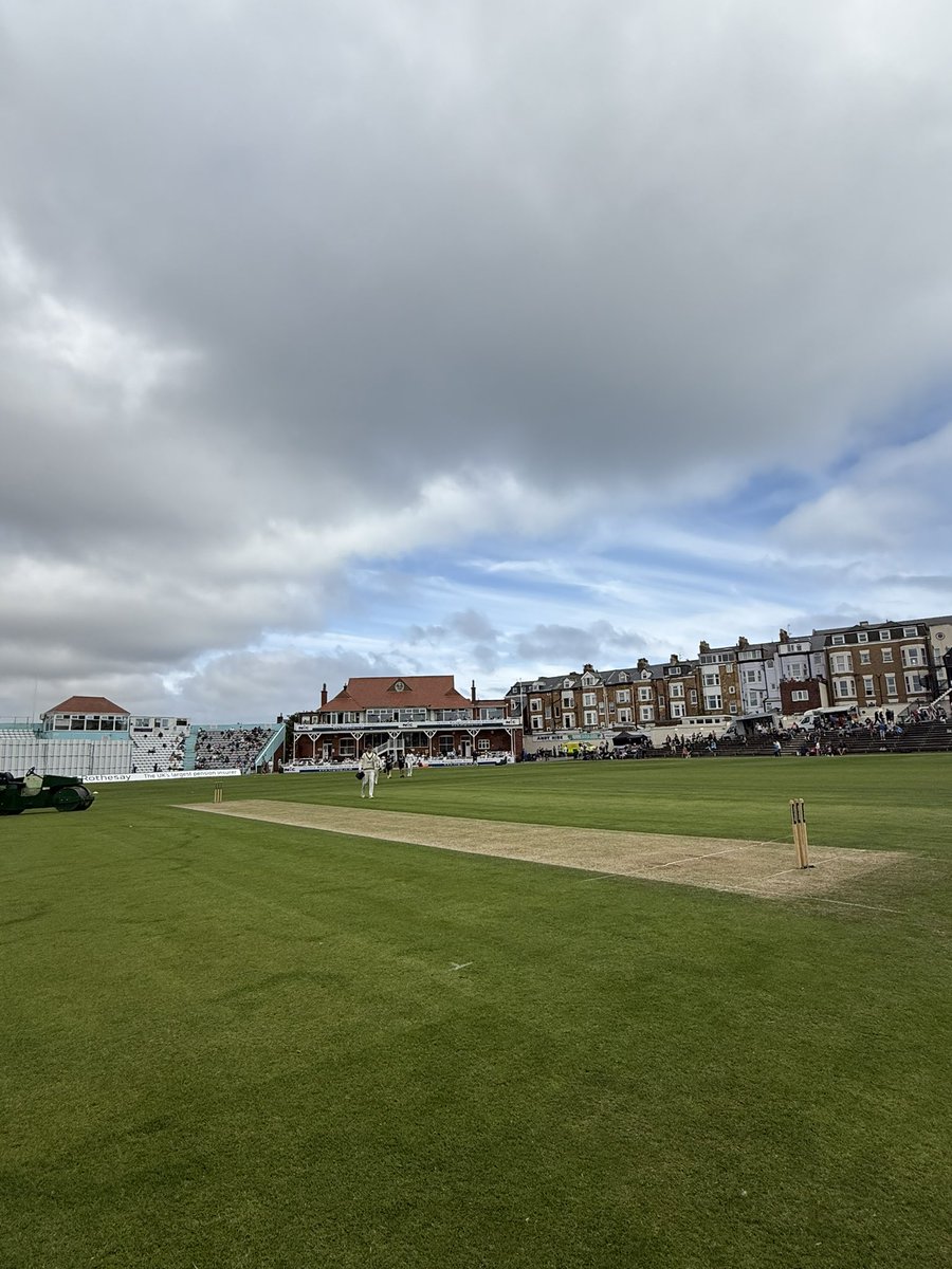 surreycricket's tweet image. GOOD NEWS!! Play will resume at 1pm, with 83 overs scheduled to be bowled.
Tea will be at 3:40pm.
Yorkshire to resume on 282/4.
🤎 | #SurreyCricket