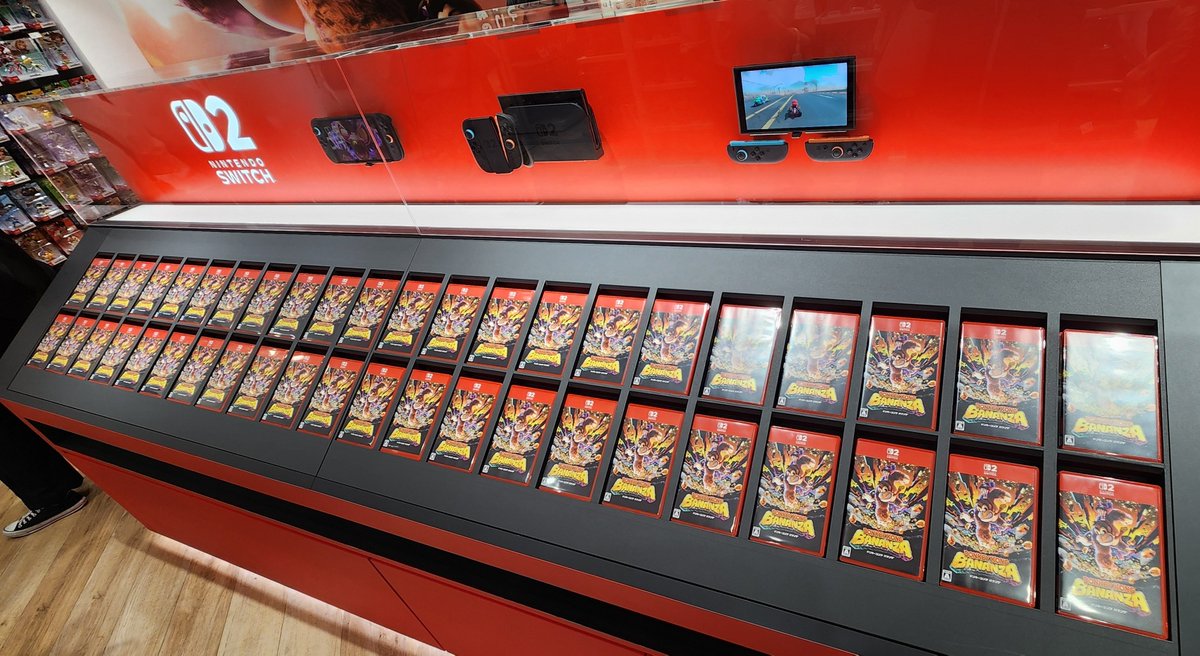 R_GameTV's tweet image. ドンキー発売後のNintendo OSAKA、置いてあるソフトがまさかの全部ドンキーコング バナンザ。
圧がスゴい……
#NintendoOSAKA