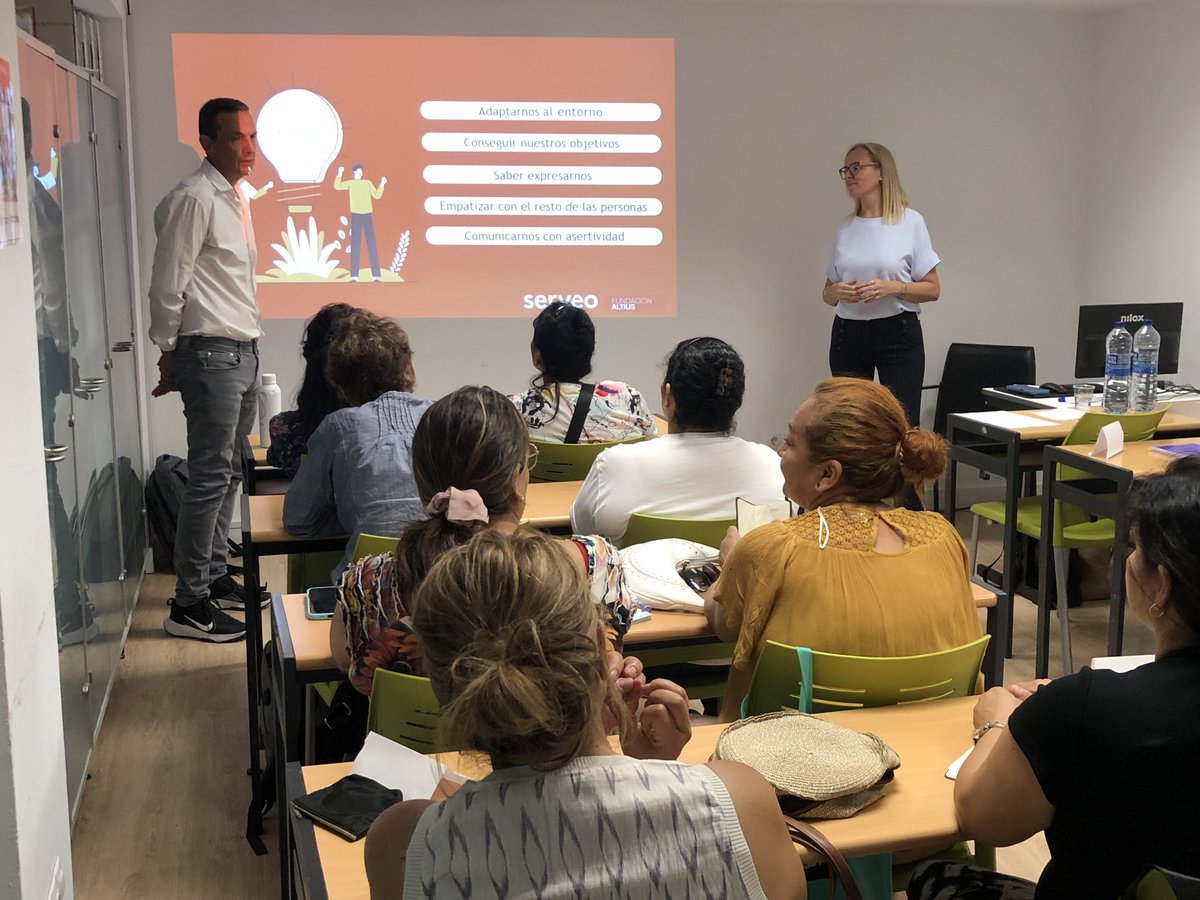 Ayer realizamos un taller sobre habilidades sociales y mediación intercultural con el apoyo de voluntarios de <a href="/Serveo_com/">Serveo</a>: Rebeca Farpón y Jose Molina. 

Hablamos de empatía, comunicación efectiva y resolución pacífica de conflictos. Gracias a todos por participar. 💬