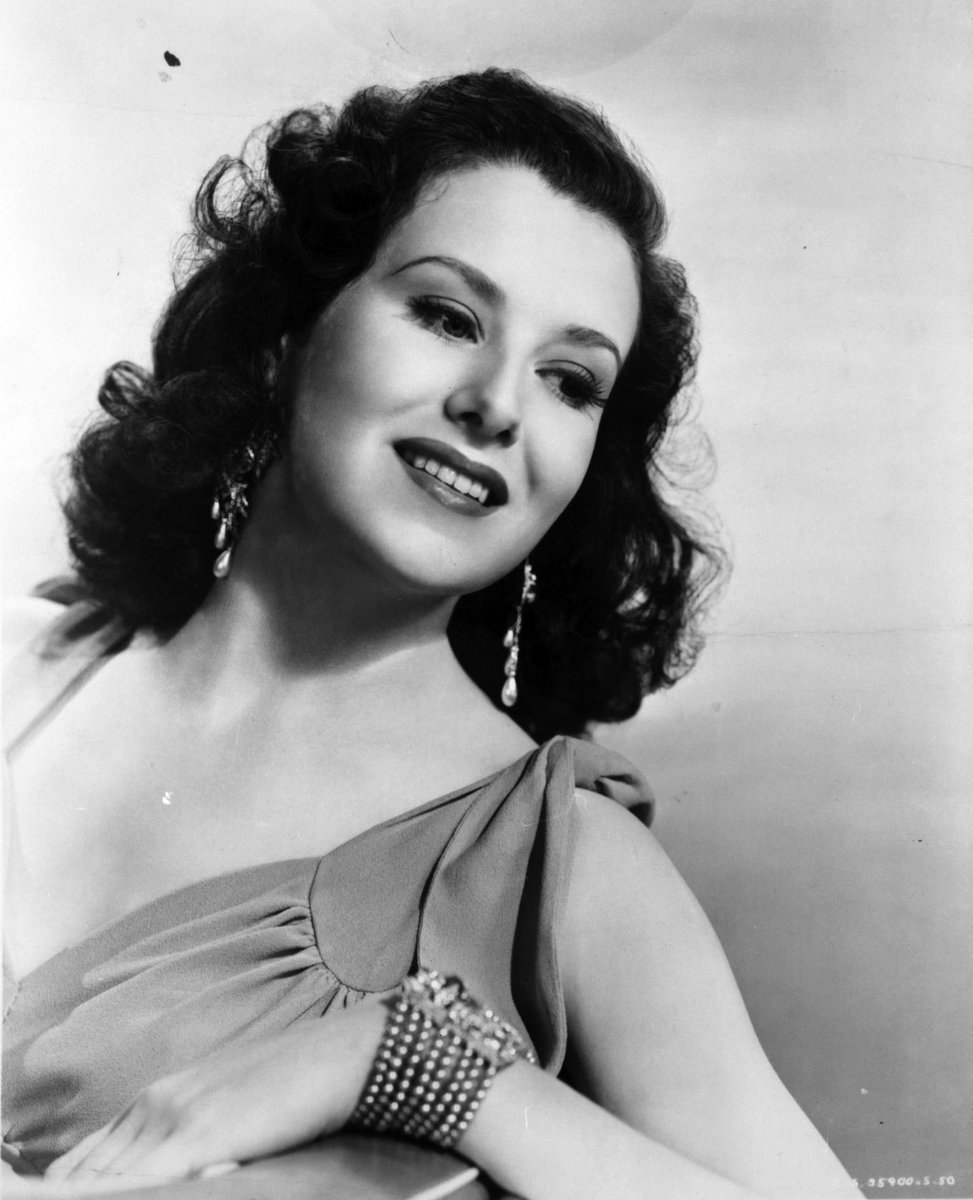 HollywoodYeste1's tweet image. “We have become the phenomenon of our time, the best game in town. In one week, we play to an audience larger than Clark Gable played to in his whole career. You say 'Phoebe,' and 50 million people know what you mean. Once you grab hold of one of those jobs, you don't want to let…