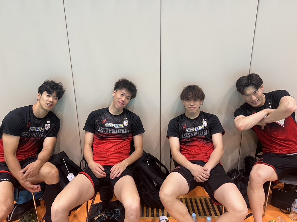 TBSvolleyboo's tweet image. /
2大会連続メダルへ✨✨
一発勝負の決勝ラウンド🔥
\
バレー男子日本代表🇯🇵
決勝ラウンドに向けて本日から
またNTC合宿がスタートしました✨
みんなで声を出し合って
練習はものすごく活気に溢れていました👍
練習後に #永露元稀 選手 #宮浦健人 選手
#富田将馬 選手 #大宅真樹 選手 #西本圭吾…