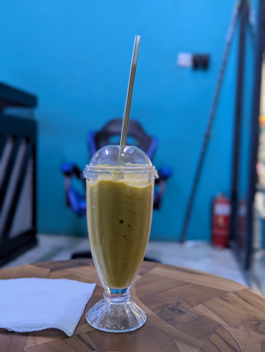 Mteja akija kununua simu, anapata na Juice Nzito kama hii.!! ✨