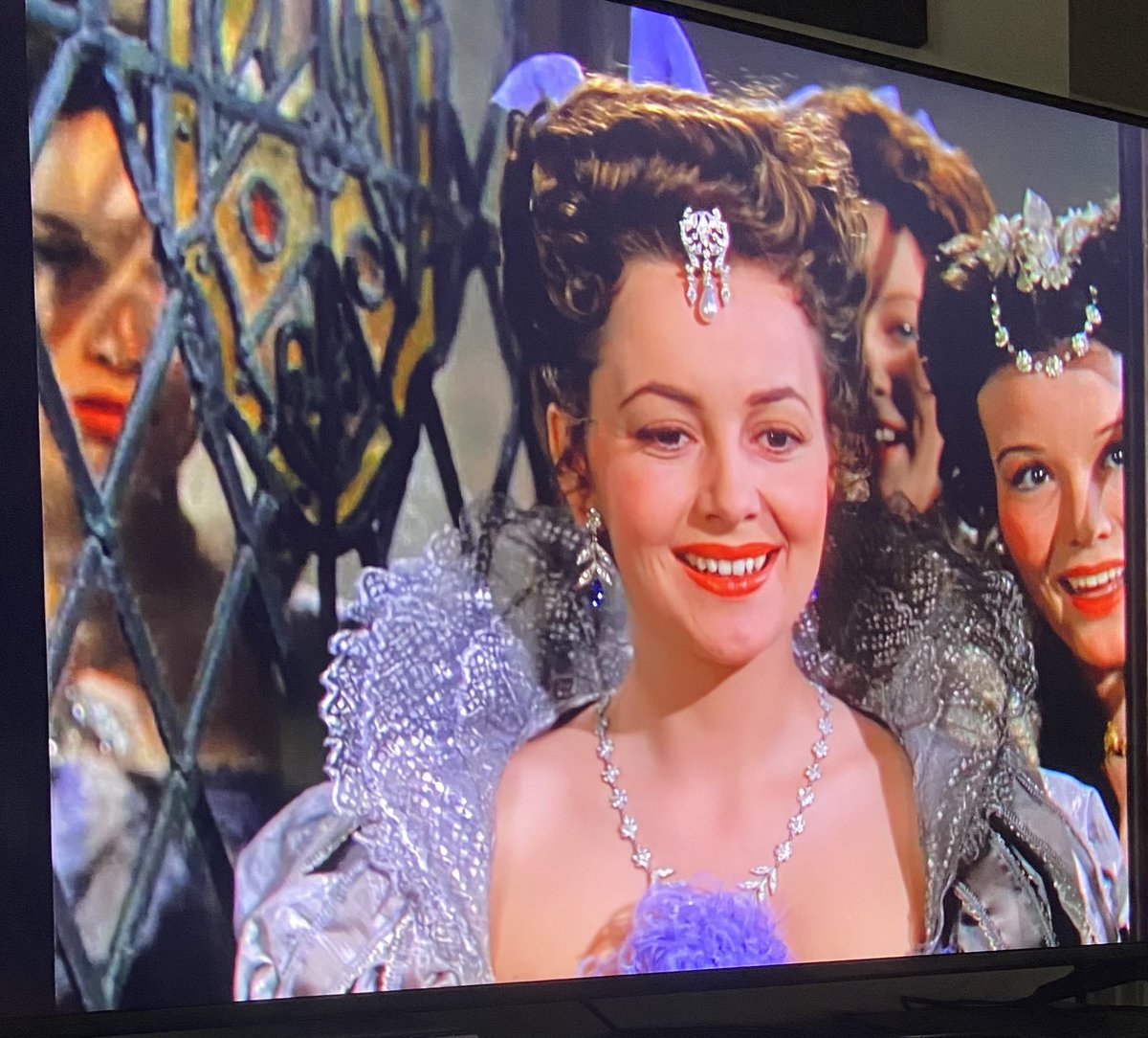 HollywoodYeste1's tweet image. My beloved Olivia was always sublime as the “good girl” but my goodness could she ever play bad deliciously?! The expressions she served to Bette Davis’ Queen Elizabeth and Errol Flynn’s Earl of Essex steamed up the glass on our television.
The Private Lives of Elizabeth and…