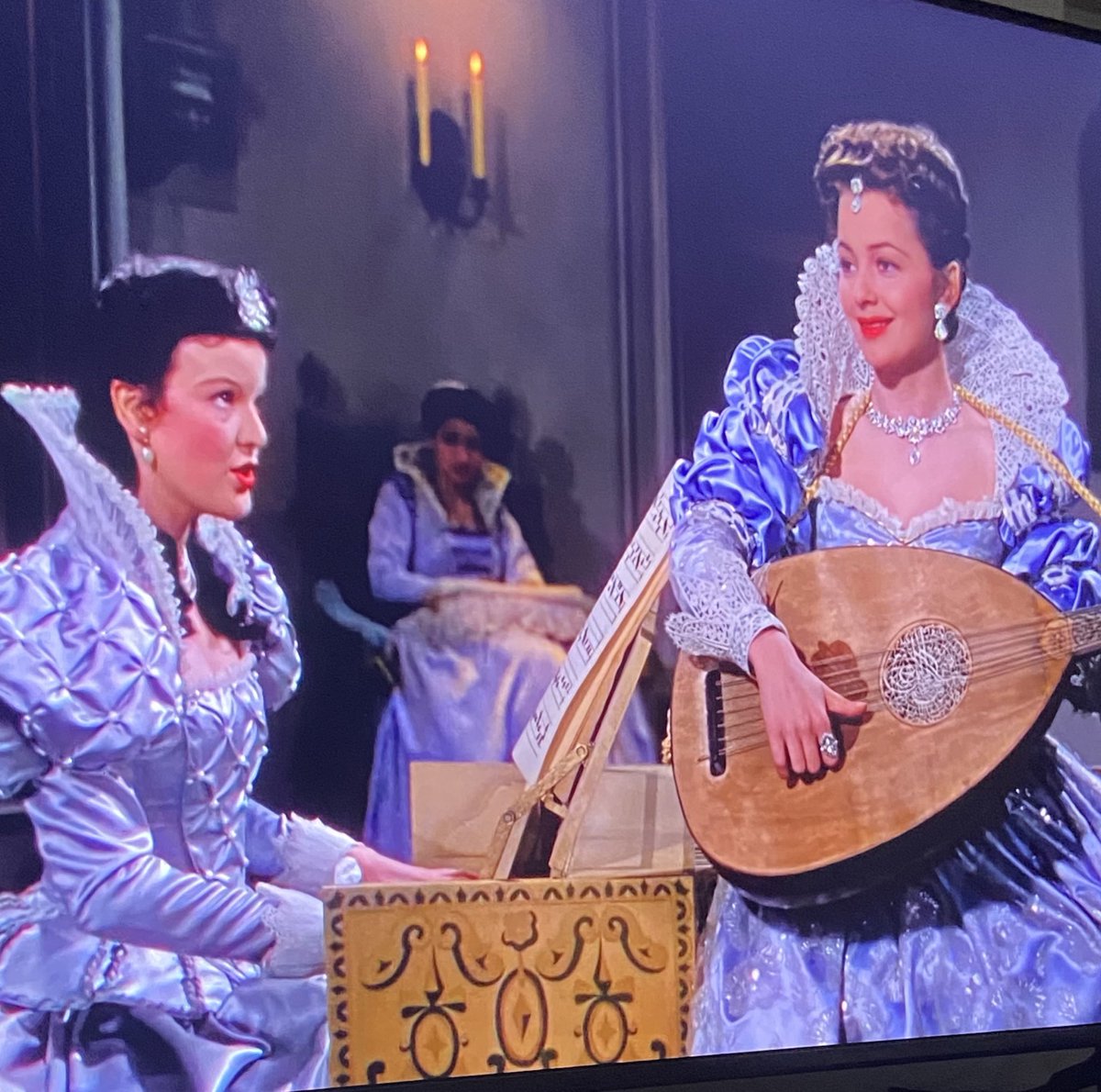 HollywoodYeste1's tweet image. My beloved Olivia was always sublime as the “good girl” but my goodness could she ever play bad deliciously?! The expressions she served to Bette Davis’ Queen Elizabeth and Errol Flynn’s Earl of Essex steamed up the glass on our television.
The Private Lives of Elizabeth and…