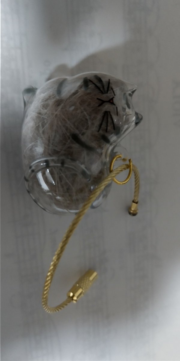minakonyanko's tweet image. #うちの子のけだまだま 
入手したので
うちのネコの毛を入れてみた
サバトラです(=^ェ^=)