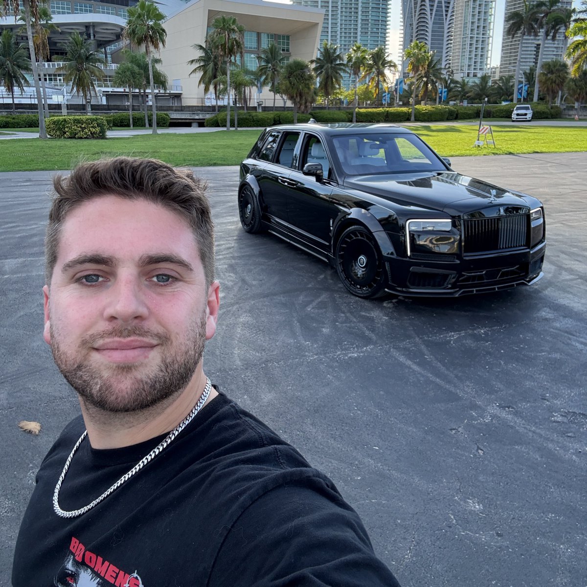 KFLETCH___'s tweet image. GM! Wednesday in Miami. A 1016 Widebody Kit, Vossen Wheels. The $700K 2026 Rolls Royce Cullinan Black Badge 🏄♂️