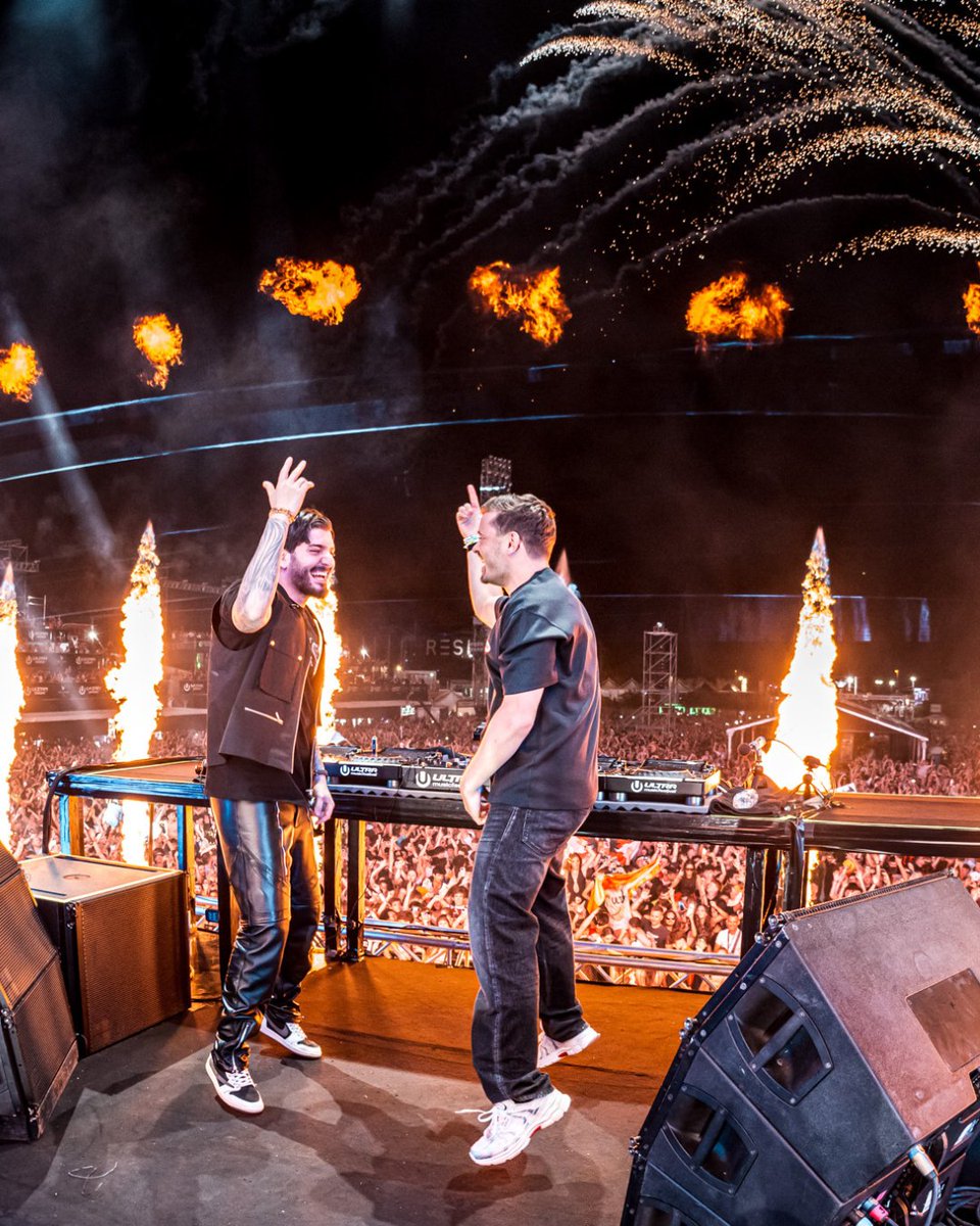 UltraEurope's tweet image. Most iconic moment? @MartinGarrix jumping in on @Alesso set 🧨 And for the first time ever, they premiered "Inside Our Hearts" live.
What was your favorite moment? Drop it below. ⬇️