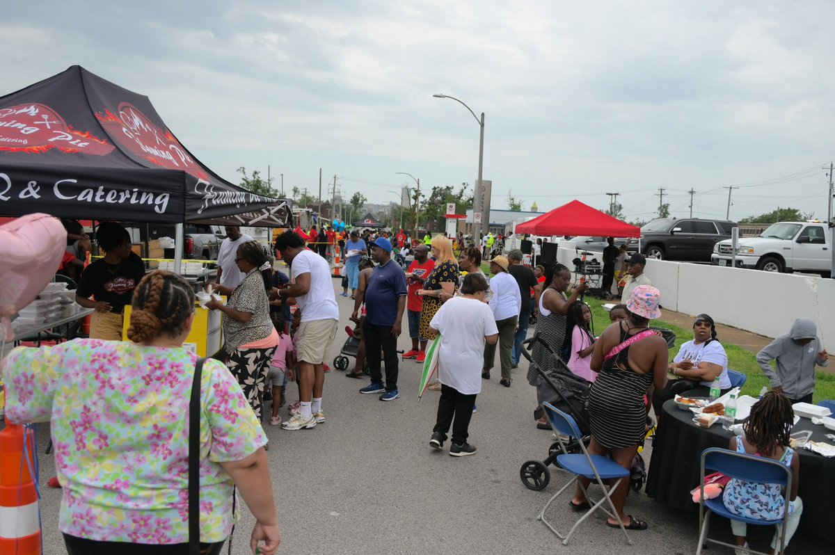 MMULSTL's tweet image. The Urban League’s Third Food Truck Saturday was a huge success last weekend! Thank you to all of the amazing vendors who cooked fantastic meals for the victims of the tornado and the community that is still working to recover. Thank you to our amazing donors, staff, volunteers…