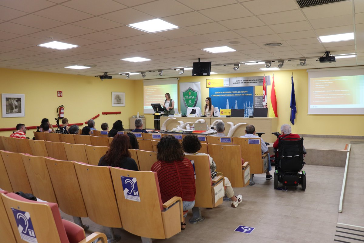 CentroCREER's tweet image. Talleres de terapia ocupacional, disfagia y apoyo psicológico en las Jornadas de @ELA_CyL que se celebran en @CentroCREER @Imserso para formar en el cuidado de los enfermos de #ELA con el fin de resolver sus dudas y/o darles determinadas pautas #EncuentrosCreer #laELAexiste