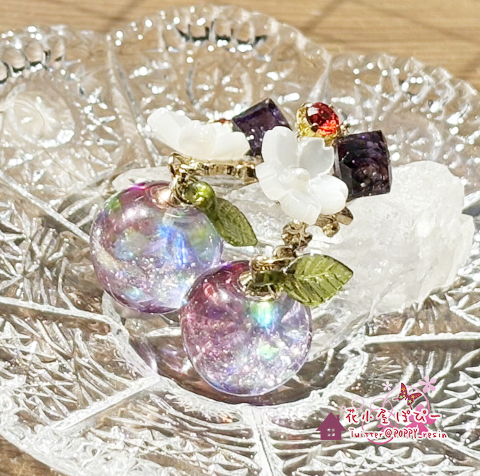 POPPY_resin's tweet image. キラりんご(ピアス・イヤリング/樹脂対応可)をminneで作品画像差し替えたので、再度お知らせさせて下さい🌟
太陽光で綺麗に撮れました📷✨ 透明感やキラキラがよく分かりやすくなったと思います🍎🍏
ご興味があれば是非ご覧下さい😊
#minneで販売中
【minne】
▶minne.com/@poppypit
