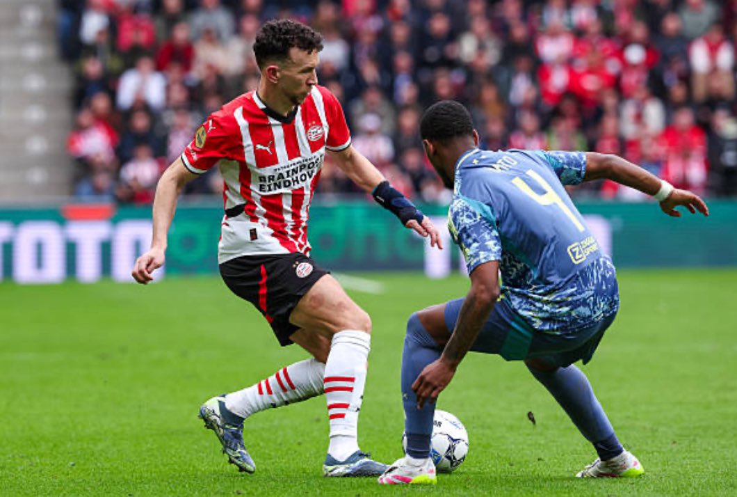 Jorrel Hato is bad the same way Lisandro Martinez and Marc Cucurella are bad

I'm content with having a FB that can't really defend as long as the attacking side to their game makes up for it (Alonso/Chilwell), but Hato (like Cucurella) is both shit defensively and going forward.