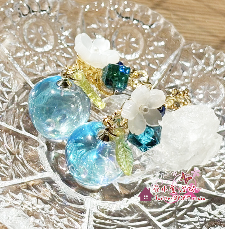 POPPY_resin's tweet image. キラりんご(ピアス・イヤリング/樹脂対応可)をminneで作品画像差し替えたので、再度お知らせさせて下さい🌟
太陽光で綺麗に撮れました📷✨ 透明感やキラキラがよく分かりやすくなったと思います🍎🍏
ご興味があれば是非ご覧下さい😊
#minneで販売中
【minne】
▶minne.com/@poppypit
