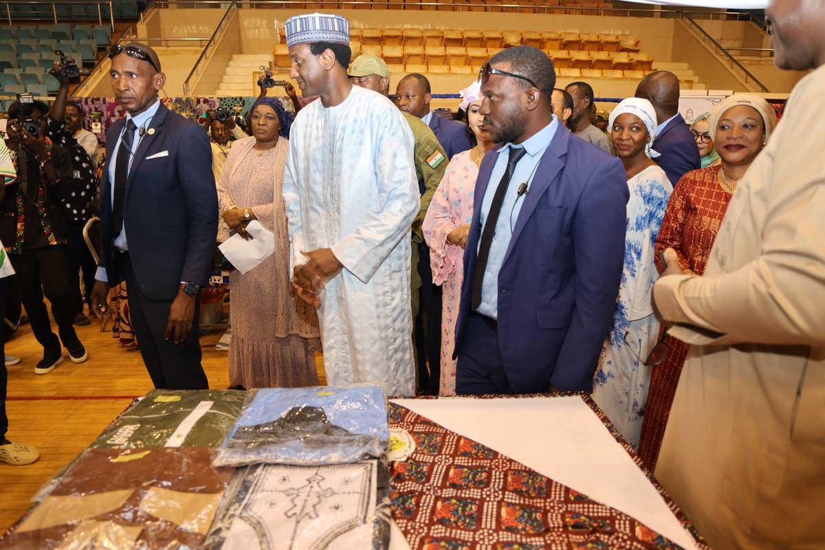 PNUD Niger (@pnudniger) on Twitter photo 9e édition du Forum National Pour L'Autonomisation des Femmes & des Jeunes FONAF se déroule à Niamey avec la participation de 173 communes des 8 régions du Niger avec 802 exposants dont 712 femmes. <a href="/PnudNiger/">PNUD Niger</a> partenaire officiel de cet évènement sous le parrainage du 1er Ministre 9e édition du Forum National Pour L'Autonomisation des Femmes & des Jeunes FONAF se déroule à Niamey avec la participation de 173 communes des 8 régions du Niger avec 802 exposants dont 712 femmes. <a href="/PnudNiger/">PNUD Niger</a> partenaire officiel de cet évènement sous le parrainage du 1er Ministre