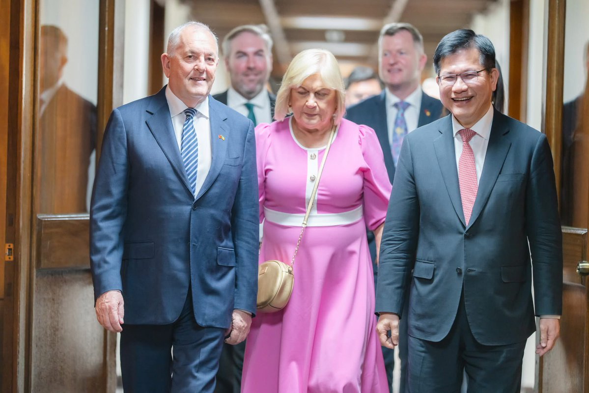 chia_lung's tweet image. Great to host Irish Deputy Speaker @JMcGuinnessTD and his cross-party delegation. We share democratic values and see strong potential for cooperation in semiconductors, education & trade. #Taiwan and #Ireland can be reliable partners in a changing world.