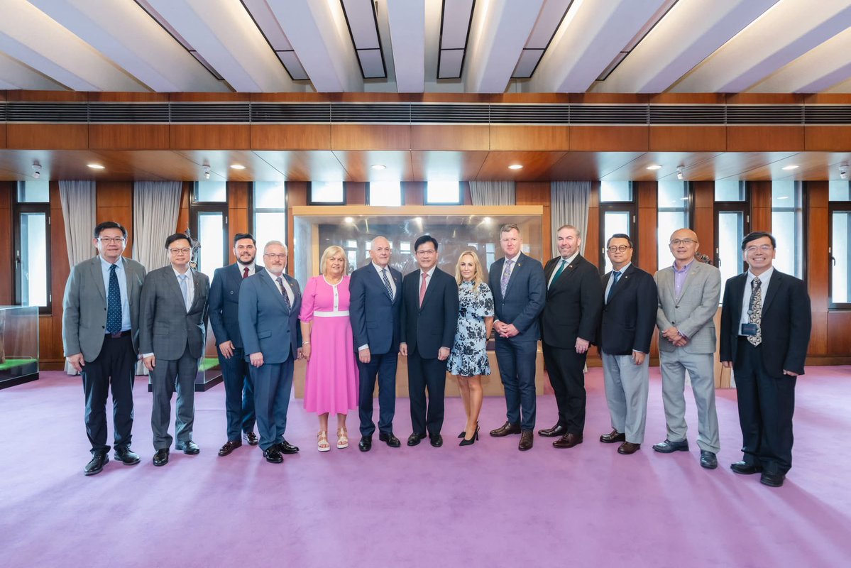 chia_lung's tweet image. Great to host Irish Deputy Speaker @JMcGuinnessTD and his cross-party delegation. We share democratic values and see strong potential for cooperation in semiconductors, education & trade. #Taiwan and #Ireland can be reliable partners in a changing world.