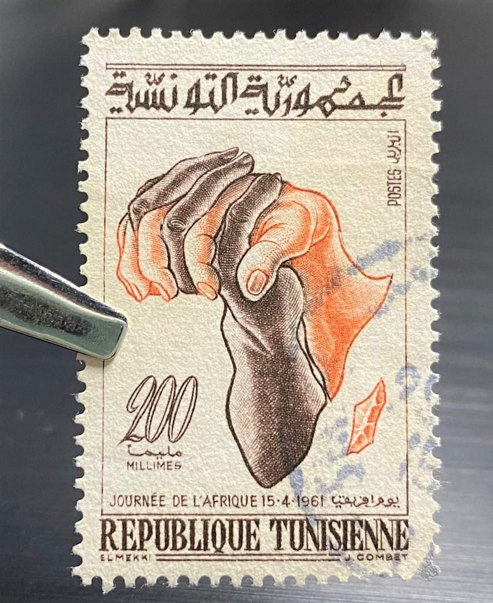 MapsAfrican's tweet image. This 1961 Tunisian 🇹🇳 stamp marks Africa Day with two clasped hands forming Africa, symbolizing unity, anti-racism, decoIonization and Pan-African solidarity.