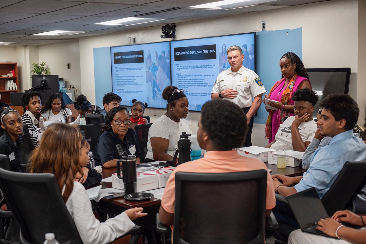 BaltimorePolice's tweet image. Yesterday, BPD hosted more than 20 youth for a strategic session w/ the Yothworks Program to provide input & help shape BPD’s new Youth Advisory Board. We’re dedicated to amplifying youth voices in shaping policies & creating opportunities for Baltimore’s youth. #YouthEngagement