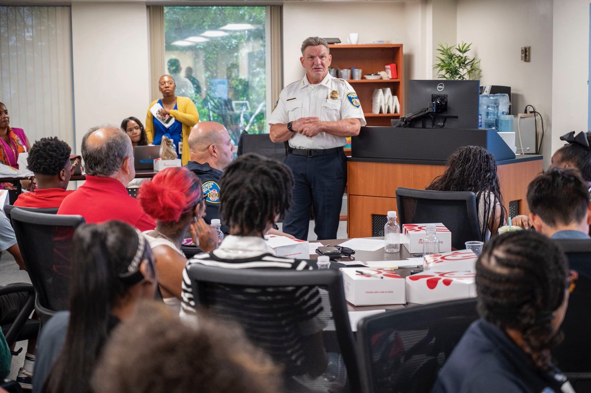BaltimorePolice's tweet image. Yesterday, BPD hosted more than 20 youth for a strategic session w/ the Yothworks Program to provide input & help shape BPD’s new Youth Advisory Board. We’re dedicated to amplifying youth voices in shaping policies & creating opportunities for Baltimore’s youth. #YouthEngagement