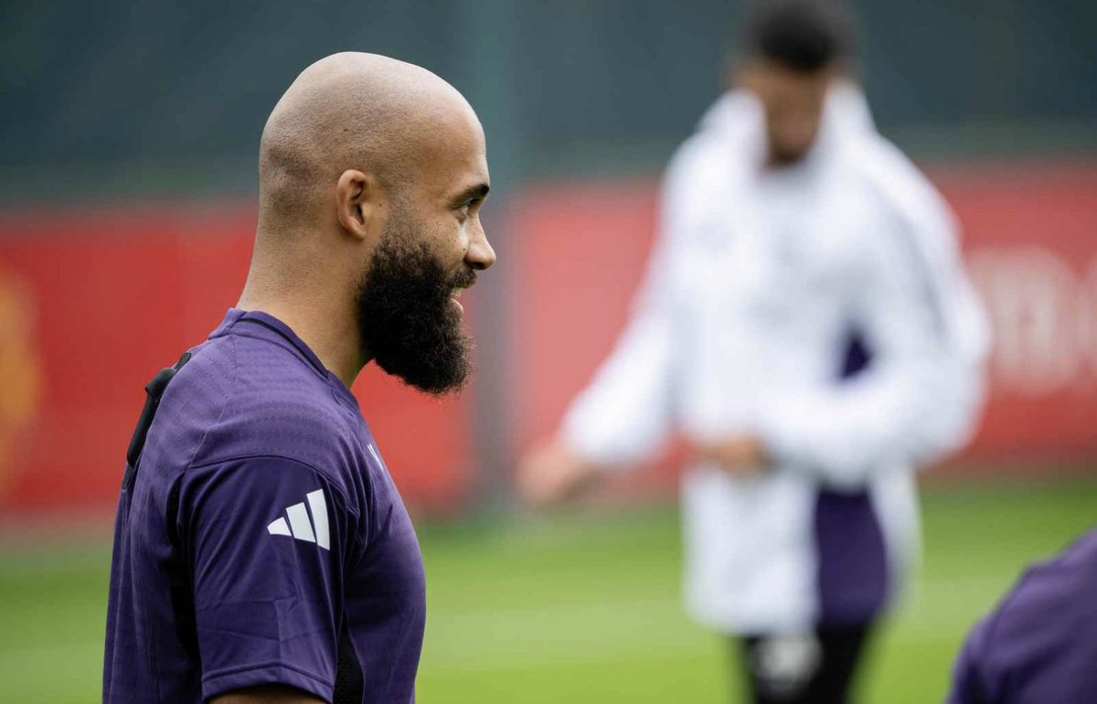 UtdDistrict's tweet image. Bryan Mbeumo spotted 'in conversation' with Man Utd duo in training, they must build relationship ahead of Arsenal opener
🚨 utddistrict.co.uk/bryan-mbeumo-s…