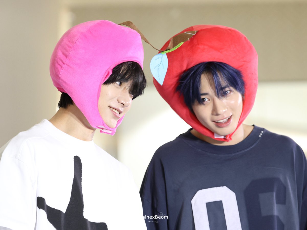 ShinexBeom_313's tweet photo. 250723 뮤직아트 공개팬싸

우뿌즈🍒

#범규 #BEOMGYU #ボムギュ
#태현 #TAEHYUN #テヒョン 
#투모로우바이투게더  #투바투
#TOMORROW_X_TOGETHER
#TXT #우뿌즈 #ウプズ https://t.co/rfUDXc8z60