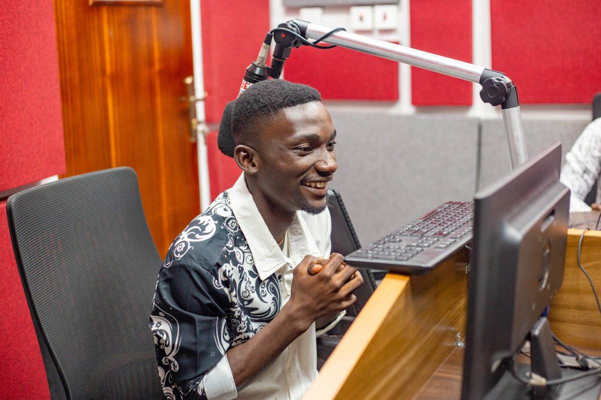 focusfmknust's tweet image. Caught in action. Christo Bars⚡🎙️
facebook.com/share/v/1744m7…

📸| Adika Redeemer Kwame

#SCC_Hour #Christo_Bars @andword_com  #bossu