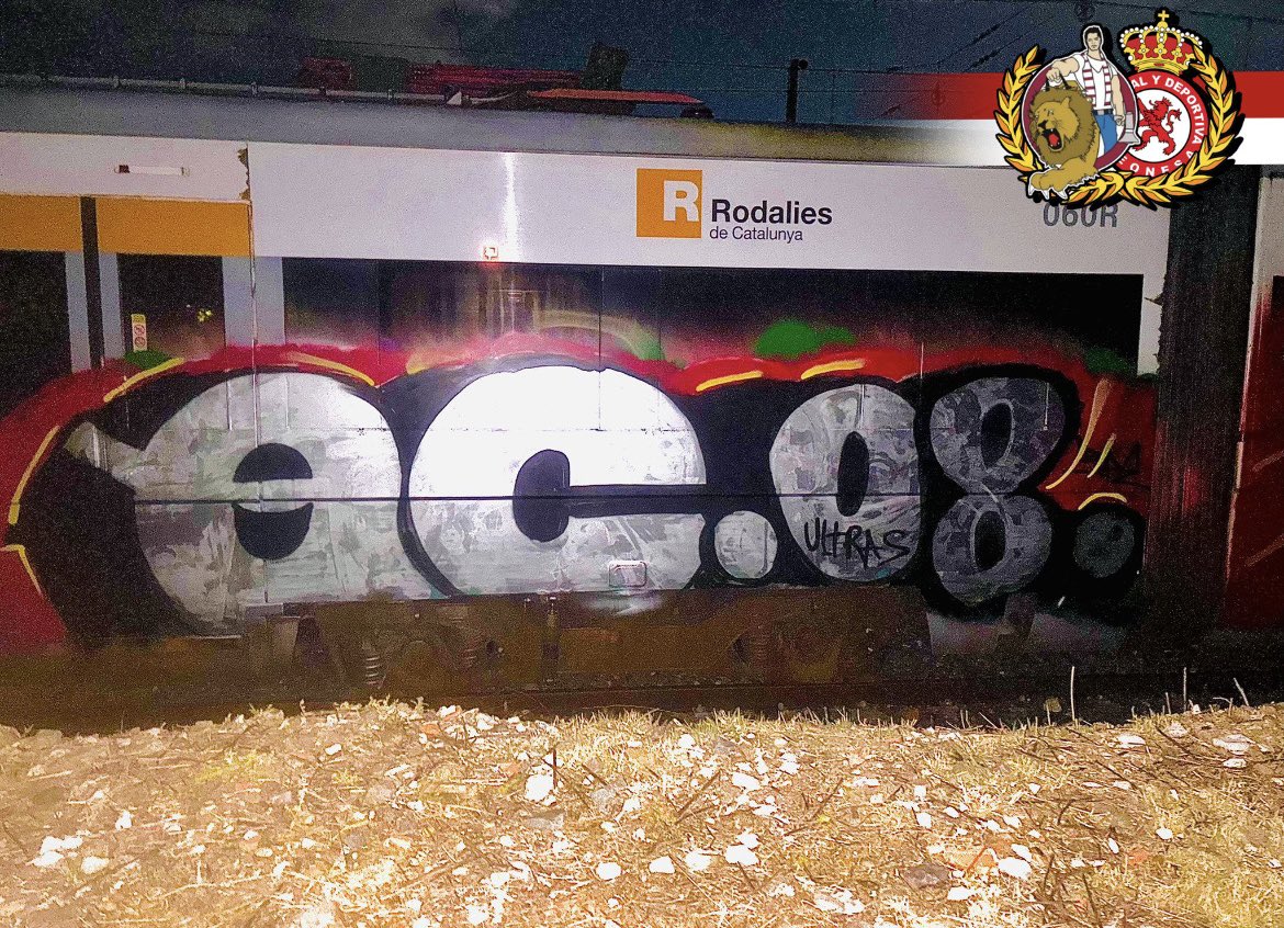 CazurroOrgullo's tweet photo. Ni el calor, ni los kilómetros, ni el descanso veraniego nos hacen parar.

Cada rincón, cada muro, cada vía… huele a Culturalismo! ⚪🔴 https://t.co/Ty35qjIyRW