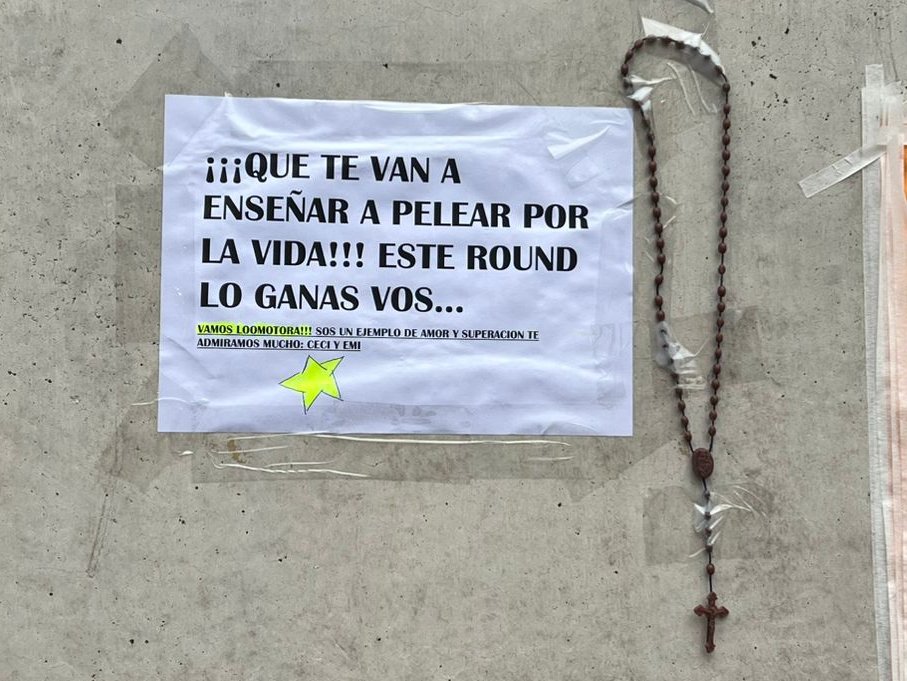 #Locomotora | Las paredes del Hospital Cullen se llenan de carteles en apoyo a Alejandra Oliveras