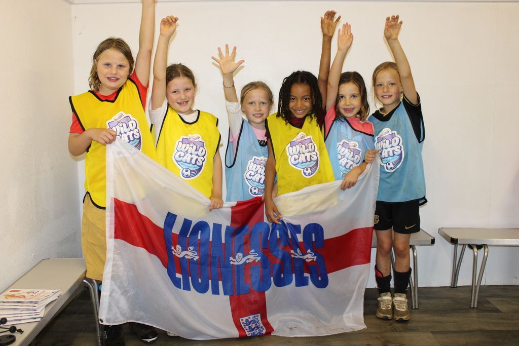 The power of the <a href="/Lionesses/">Lionesses</a> and #WEURO2025 on full show! 

@DeddingtonFC's Wildcats participants got into the spirit of the tournament by hosting a #BigFootballDay event last weekend. 

Wonderful to see young players loving their football and being inspired by the #Lionesses!