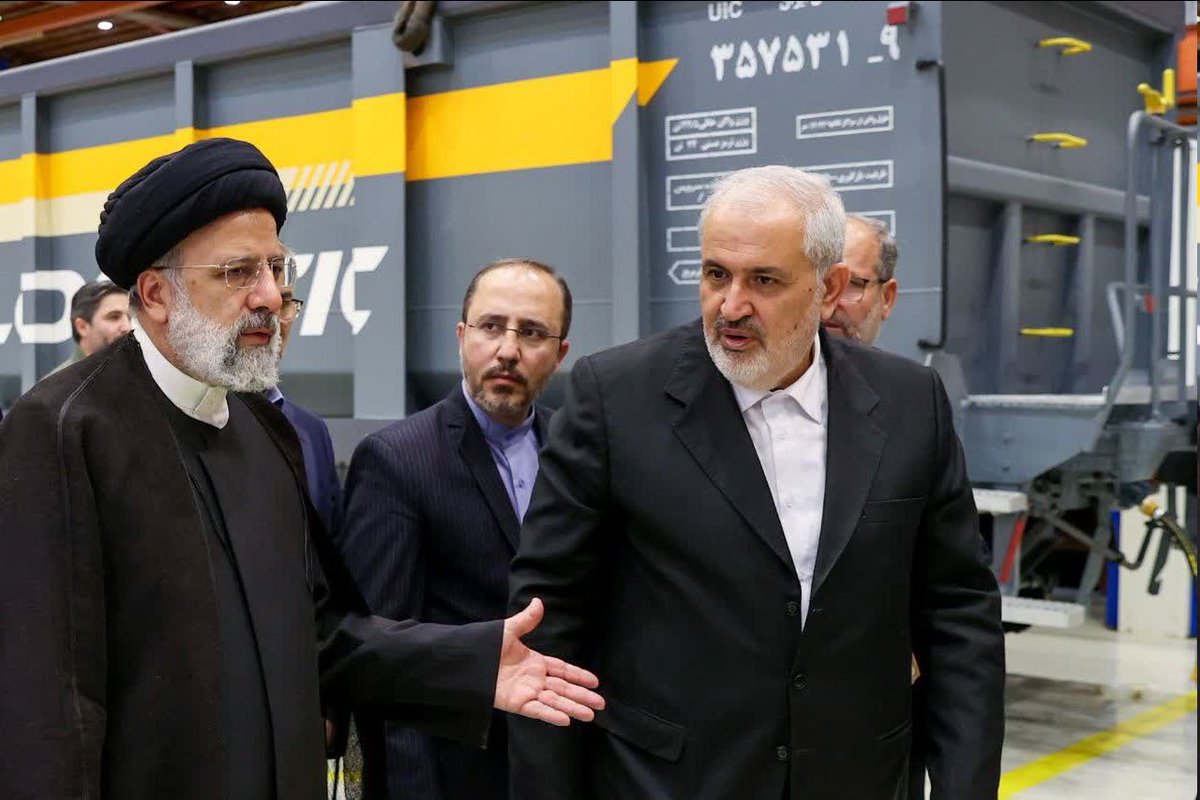 vahidhajipour1's tweet image. وزیری که پاییز سال گذشته، با فرافکنی قطعی برق را به گردن وزارت نفت میانداخت، حالا چه بهانهای برای قطع مکرر برق دارد؟ سوخت نیروگاهها که بیشتر از سالهای قبل تامین شده...
نشده آقای علی آبادی؟! یکبار هم شده، راست بگویید. شاید خوشتان آمد!