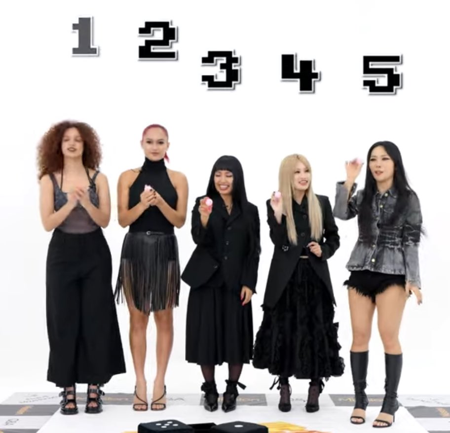 The 2 youngest leaders being GIANTS, meanwhile the eonnie line being tiny af next to them 😭🤏

The babies are already tall, and they gave those 2 heels to top it off 🤣