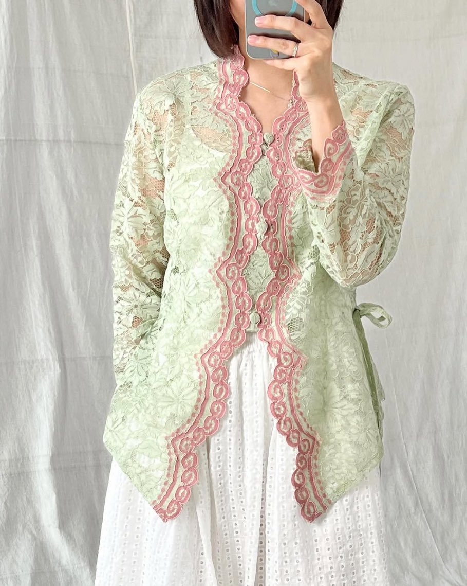 mexrmaids's tweet photo. pretty kebaya for graduation 

a thread https://t.co/Yha70Xh5KX