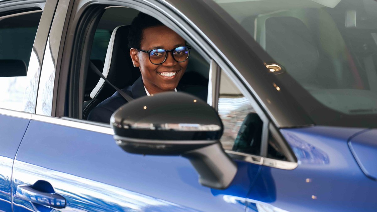 Netball_SA's tweet image. 🚗💚 Coach on the move!
@Renault_SA has backed SPAR Baby Proteas Head Coach Precious Mthembu with a new ride on the #RoadToGibraltar.
🗣️ “We’re proud to support netball’s growth in SA.” – Renault SA CEO, Shumani Tshifularo
#RenaultXNetballSA #SPARBabyProteas #NetballFamily