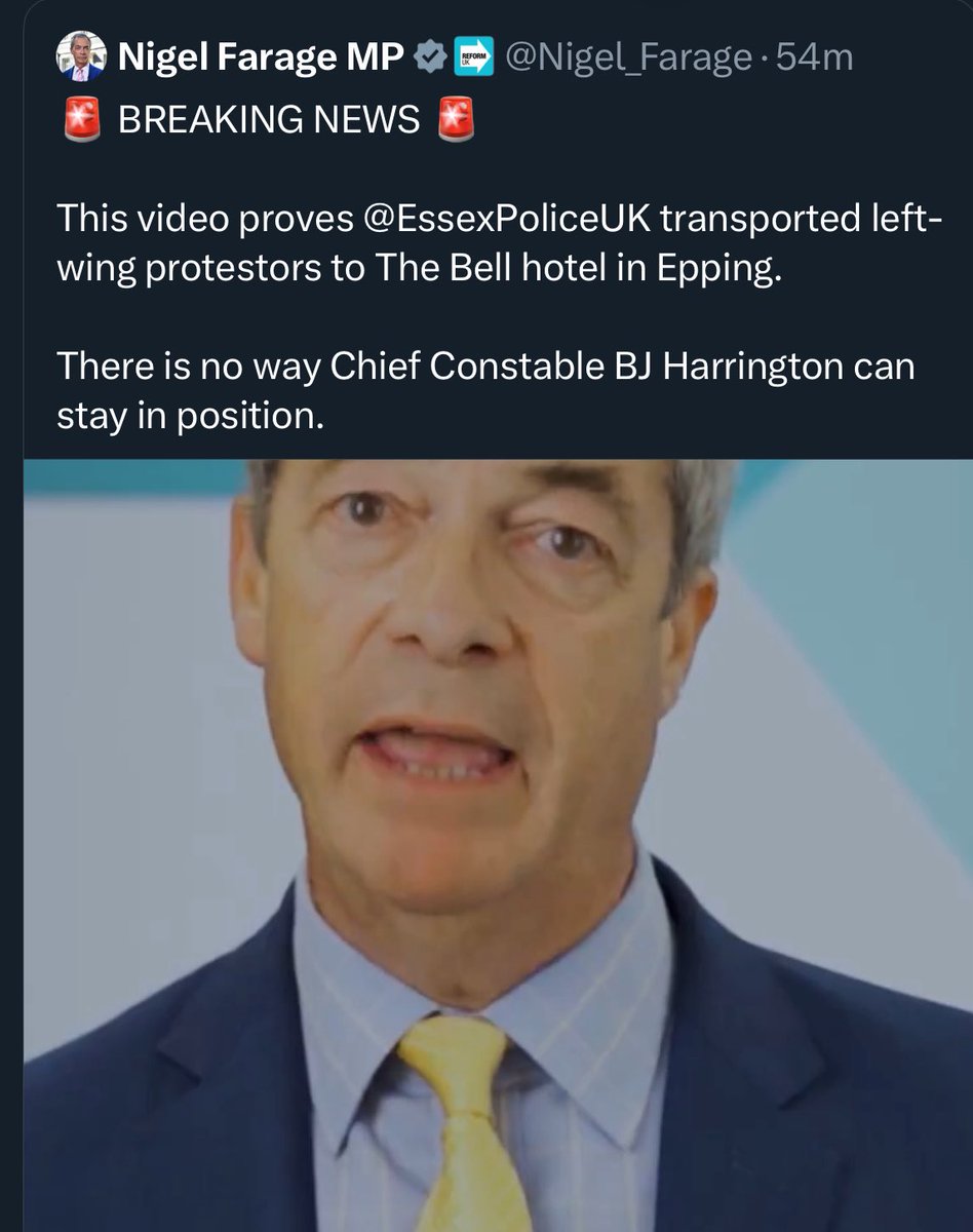 supertanskiii's tweet image. As a woman, I’m loath to defend the police, but they’re working class people forced to deal with race riots incited by this upper class, multi-millionaire prick.
They’re at risk of serious injury from mobs that he radicalises from the luxury of his private members club.