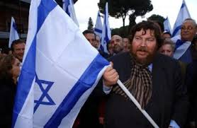 paolomossetti's tweet image. Per Giuliano Ferrara, sconvolto dalla rabbia, il fermo e l’interrogazione di due soldati israeliani in Belgio rappresenta un vero shock culturale. L'inaudito. L'imprevisto intollerabile. «Nell’interpretazione che le autorità belghe danno del diritto internazionale, appartenendo…