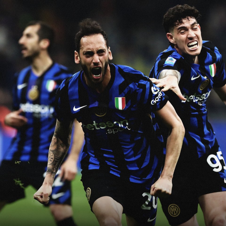 🔵⚫ Hakan Çalhanoğlu 📢

“Inter’i özledim ve geri döndüğüm için mutluyum. 

Dedikodular her zaman olur ama bu yıl biraz daha fazla oldu. Hiçbir şey söylemedim, konuşmak için buraya dönene kadar beklemek istedim. 

Mutluyum, ben bir Inter oyuncusuyum ve her zaman burada devam