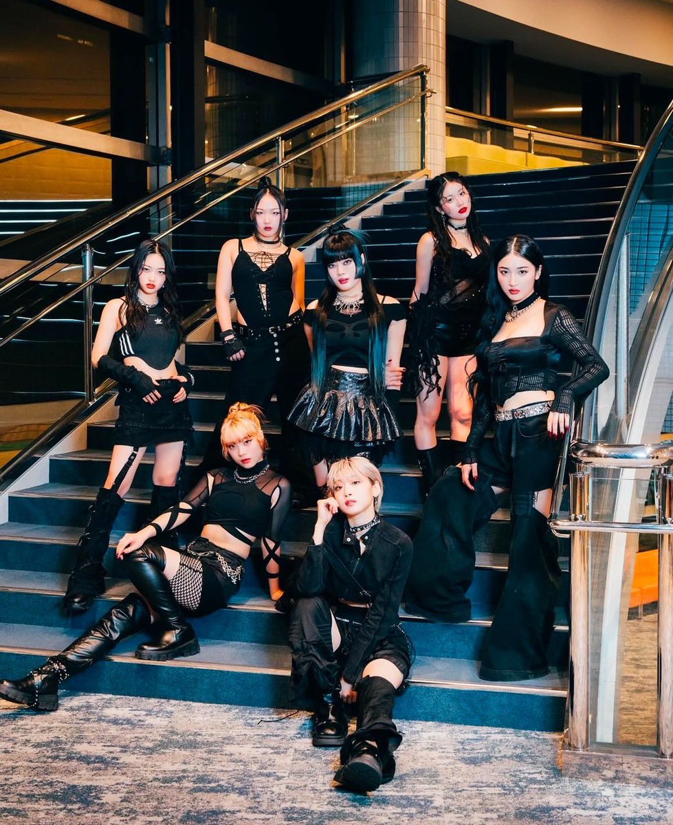 今週末カバショに出ますー！

4th SHOWCASE トップバッター
この衣装でHANAのROSE踊ります🌹

かっこよく踊れるように本番まであと4日…頑張ります😭