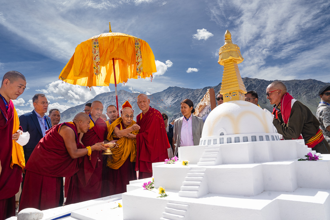 tibetdotcom's tweet image. 西藏精神領袖第十四世達賴喇嘛尊者於今天( 7 月 23 日)上午,在印度拉達克藏斯卡地區的帕頓鎮時輪法會場,出席了由藏斯卡佛教協會和寺院協會,以及喀夏寺夏季辯經大法會籌委會共同舉辦的長壽法會.... 2025 年 7 月 23 日 攝影|Tenzin Choejor & Ven. Zamling Norbu|達賴喇嘛尊者辦公室